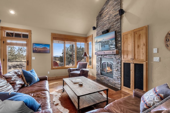 Smart TV, fireplace, DVD player