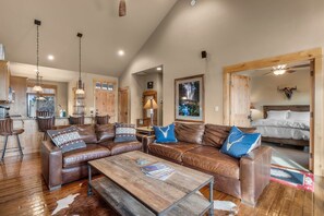 Smart TV, fireplace, DVD player