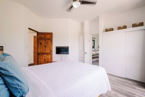 3 bedrooms, WiFi (free), bed sheets - Casa Loma Vista near Tamarindo with Private Pool (Villarreal, Guanacaste Province)