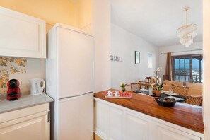 Fridge, microwave, stovetop, coffee/tea maker