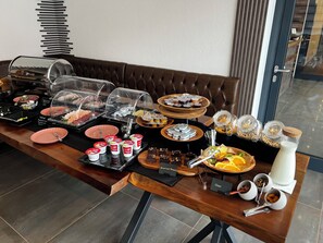 Daily buffet breakfast for a fee
