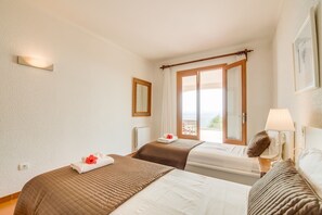 5 habitaciones, tabla de planchar con plancha y wifi gratis 
