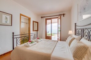 5 bedrooms, iron/ironing board, free WiFi