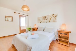 5 bedrooms, iron/ironing board, free WiFi - Seafront Luxury Villa Can Torrens (Alcúdia)