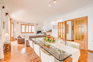 Dining - Seafront Luxury Villa Can Torrens (Alcúdia)