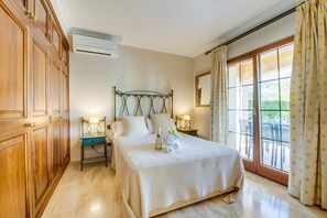 4 quartos, ferros/tábuas de passar roupa, Wi-Fi
