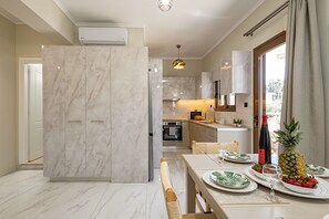 Family Apartment, 2 Bedrooms, Balcony, Mountain View | Dining room