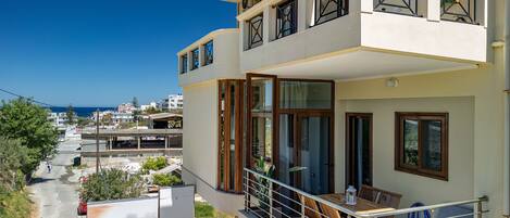 Appartement Familial, 2 chambres, balcon, vue montagne | Terrasse/Patio