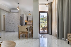 Family Apartment, 2 Bedrooms, Balcony, Mountain View | Living area