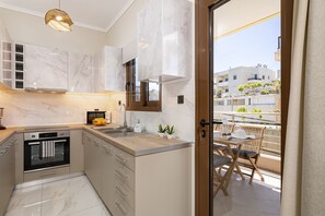 Appartement familial, 2 chambres, balcon, vue sur la montagne | Cuisine privée | Bouilloire électrique, grille-pain