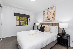 2 bedrooms, iron/ironing board, free WiFi, bed sheets