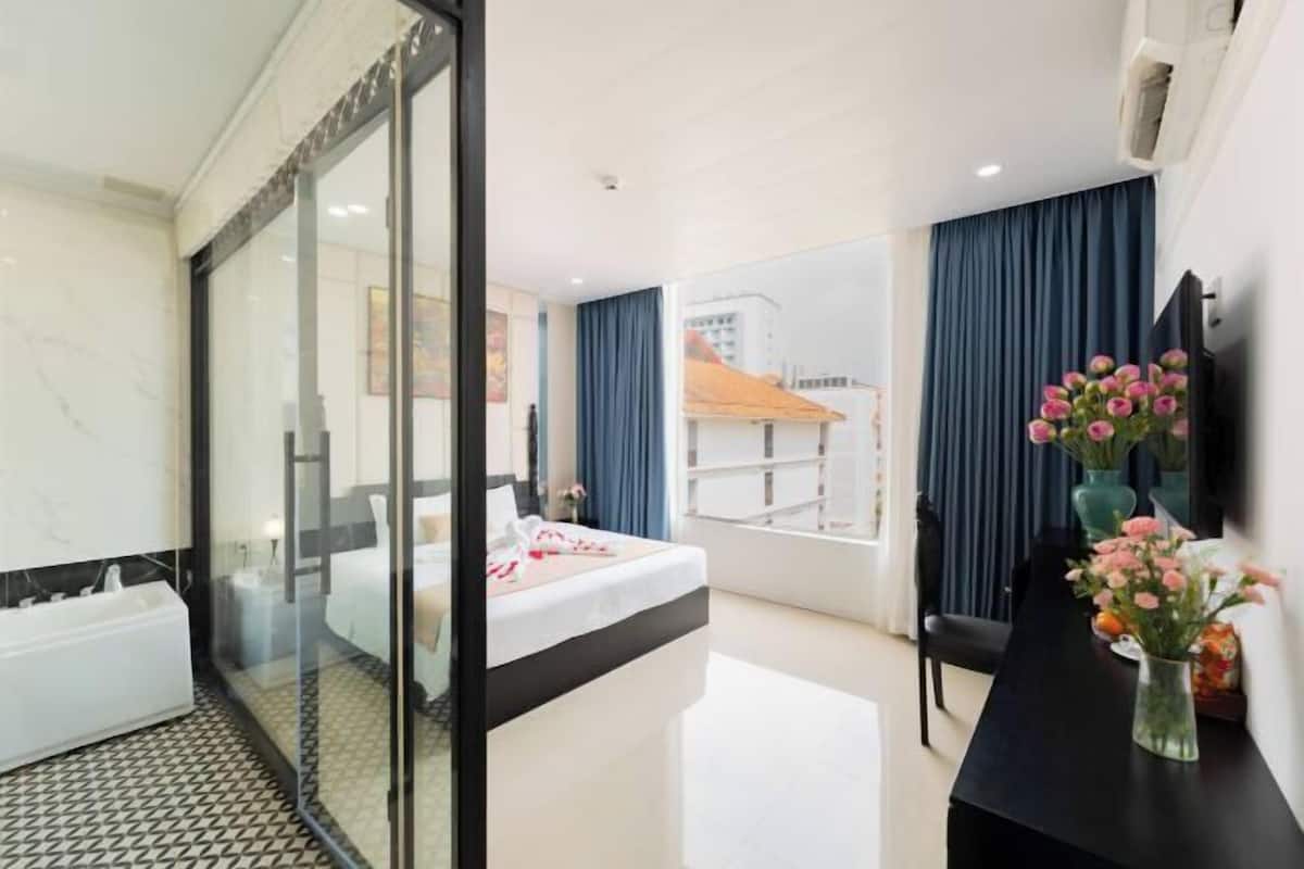 Ylelliset vuodevaatteet, memory foam -patjalliset sängyt