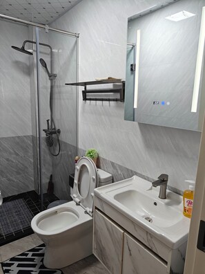 Handtücher, Seife, Toilettenpapier