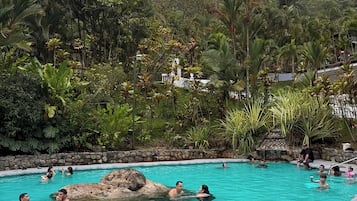 2 piscine all'aperto