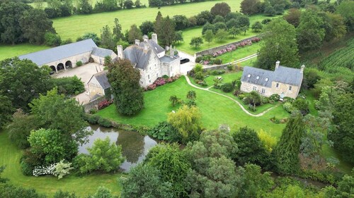 Quiet 4-star cottage on 2.5ha grounds 15km from the sea.