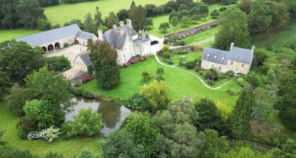 Quiet 4-star cottage on 2.5ha grounds 15km from the sea.