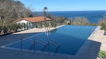 Piscina a l'aire lliure de temporada