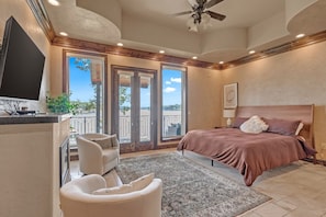 8 quartos, escrivaninha, Wi-Fi de cortesia, roupa de cama