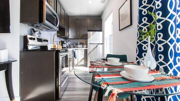 KylskÄp, mikrovÄgsugn, ugn och spishÀll