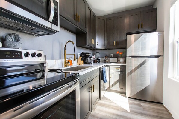 Fridge, microwave, oven, stovetop