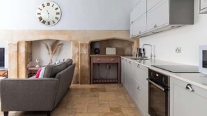 Unclassified image, 4 of 33, button - Elegant Georgian Flat in Historic Bath with Garden (Bath and North East Somerset)