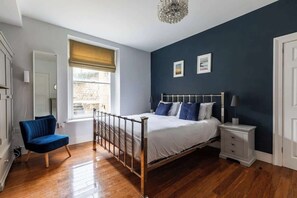 2 habitaciones, tabla de planchar con plancha, wifi y ropa de cama