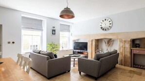 Unclassified image, 5 of 33, button - Elegant Georgian Flat in Historic Bath with Garden (Bath and North East Somerset)
