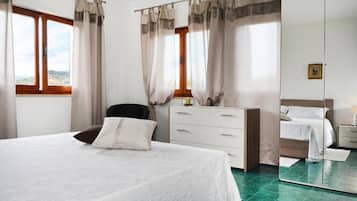 Habitación doble, baño privado | Escritorio y wifi gratis