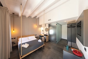 Minibar, coffres-forts dans les chambres, décoration personnalisée