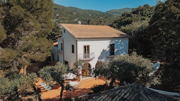 Villa | In-room safe, blackout drapes, WiFi (free), bed sheets