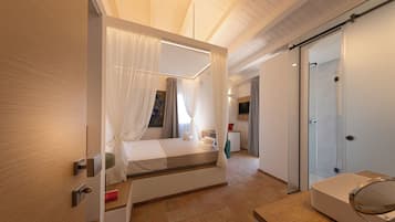 Deluxe-Zimmer, Whirlpool, Meerblick | Minibar, Zimmersafe, individuell dekoriert, individuell eingerichtet