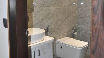 Deluxe Double Room | In-room safe, desk, laptop workspace, soundproofing