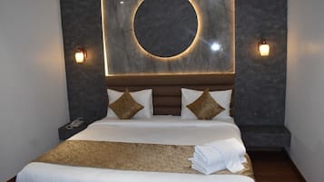 Deluxe Double Room | In-room safe, desk, laptop workspace, soundproofing