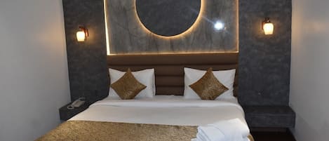 Deluxe Double Room | In-room safe, desk, laptop workspace, soundproofing