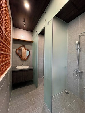 Deluxe Studio, Balcony | Bathroom | Free toiletries, hair dryer, slippers, towels - CHAMECO ART Boutique Home Danang (Da Nang)