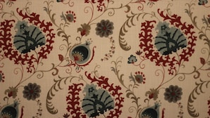A patterned fabric with floral designs and paisley motifs. - MARE Tropea Boutique Rooms (Tropea)