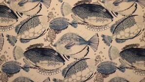 A pattern of stylized fish on a fabric. - MARE Tropea Boutique Rooms (Tropea)