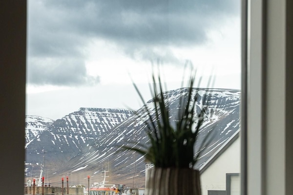 Deluxe Double Room, Partial Sea View | Premium bedding, Select Comfort beds, free WiFi