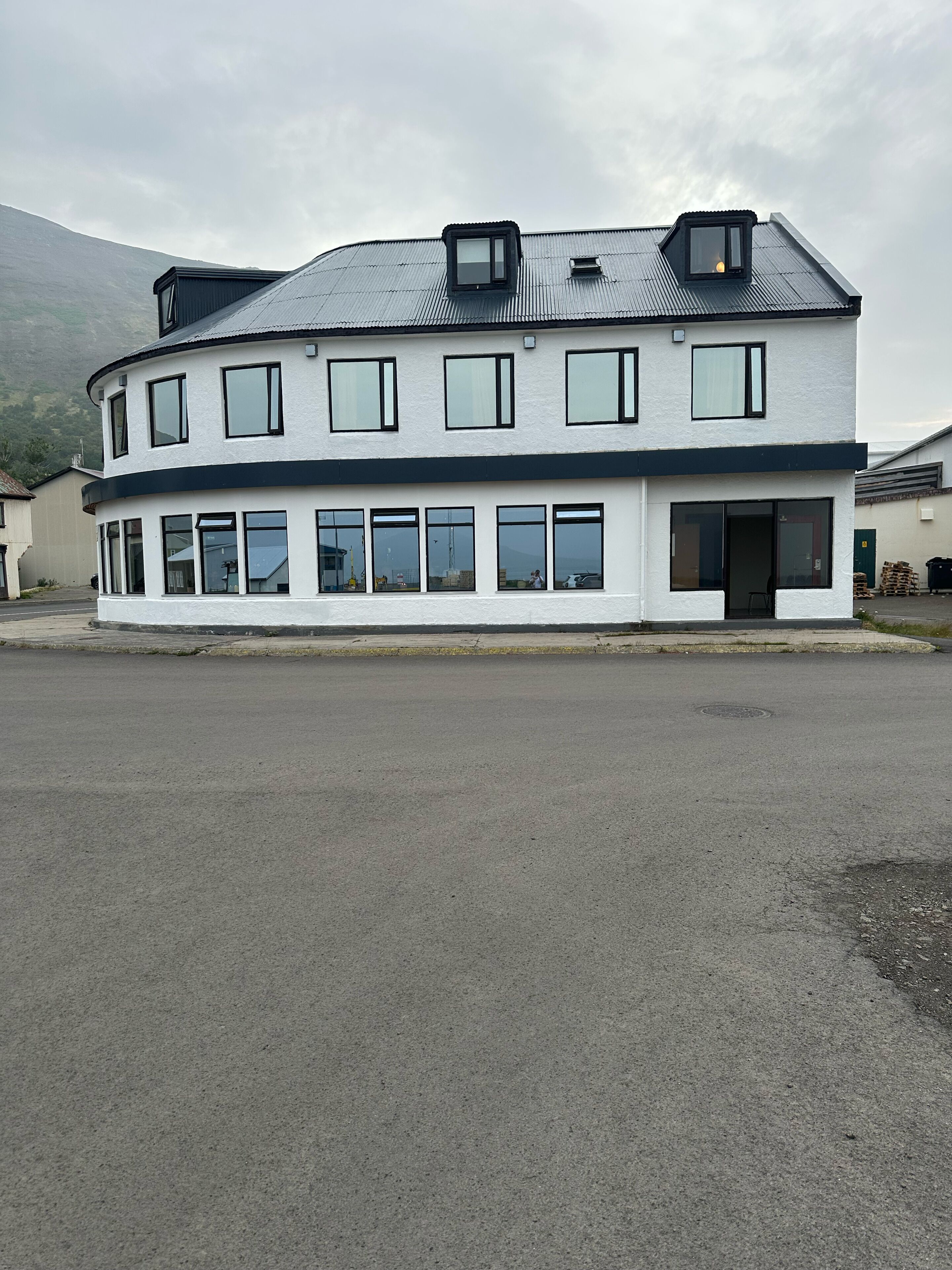 واجهة المنشأة