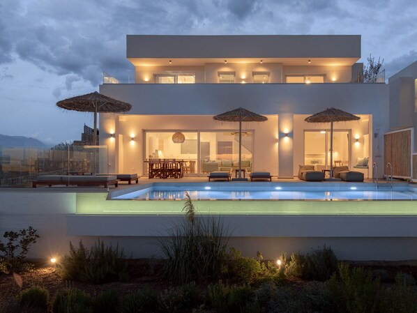 Outdoor pool - Kommosunset Villa Giannis (Pitsidia)