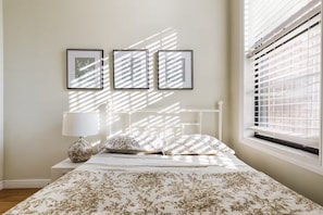 3 bedrooms, iron/ironing board, free WiFi, bed sheets - 3 BED 2 BATH Williamsburg Brooklyn APARTMENT in Classic Brick Townhouse (Brooklyn)