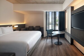 Superior-Zimmer, 1 Schlafzimmer, Nichtraucher, Stadtblick | Zimmersafe, Schreibtisch, laptopgeeigneter Arbeitsplatz