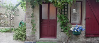 Studio overlooking garden for 2 persons