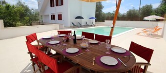 APARTMENT IN VILLA WITH POOL