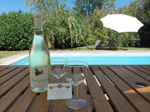 Pool - Longère (traditional long house) with swimming pool in a green setting (Couffy)