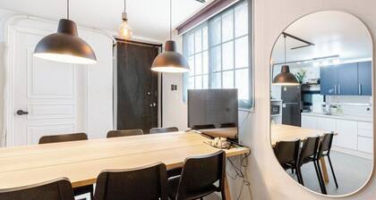 Stylish Itaewon Getaway | Spacious Living, Projector, 4 Beds, 5 min to Station
