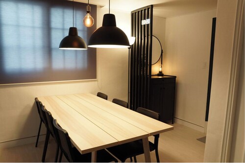 Stylish Itaewon Getaway | Spacious Living, Projector, 4 Beds, 5 min to Station