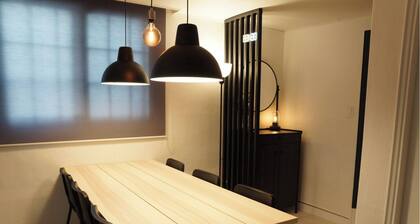 Stylish Itaewon Getaway | Spacious Living, Projector, 4 Beds, 5 min to Station