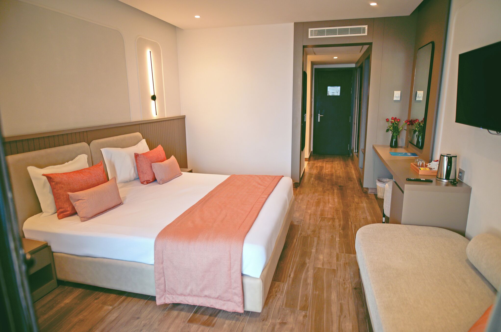 In-room safe, soundproofing, free WiFi