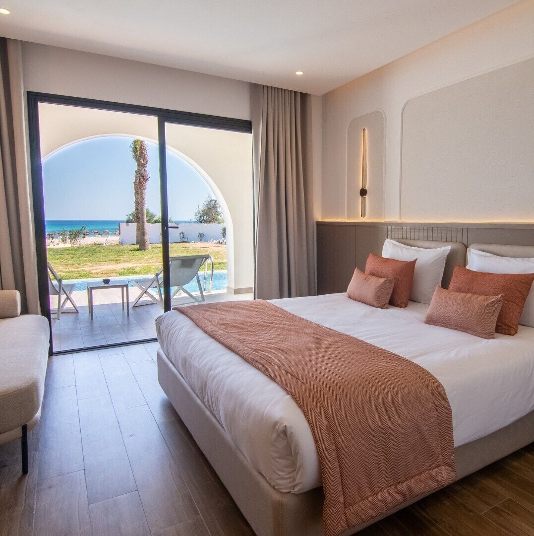 Double Room with Swimup | In-room safe, soundproofing, free WiFi